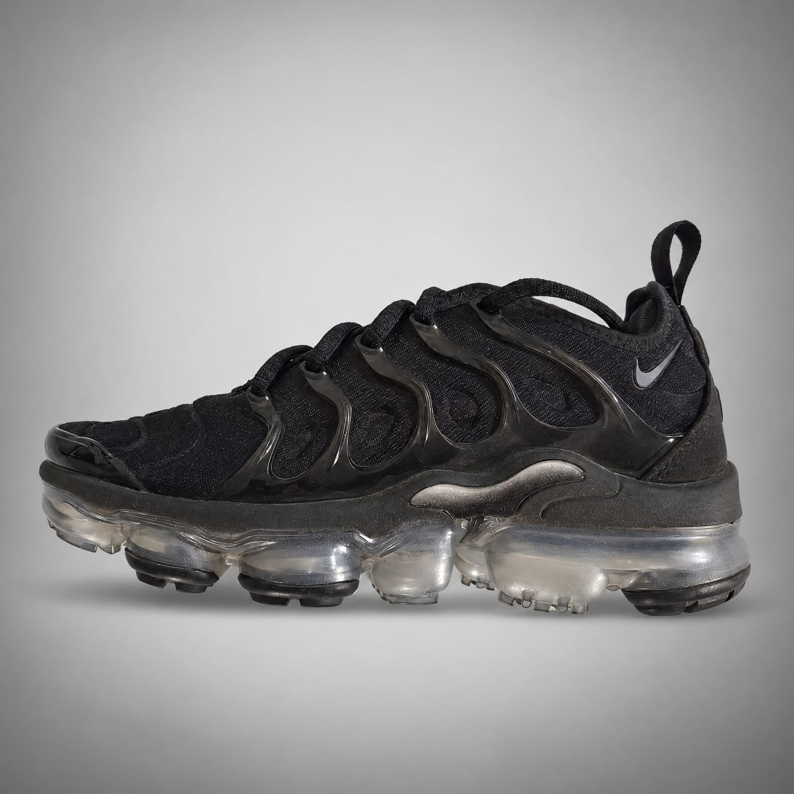 NIKE AIR VAPORMAX PLUS
